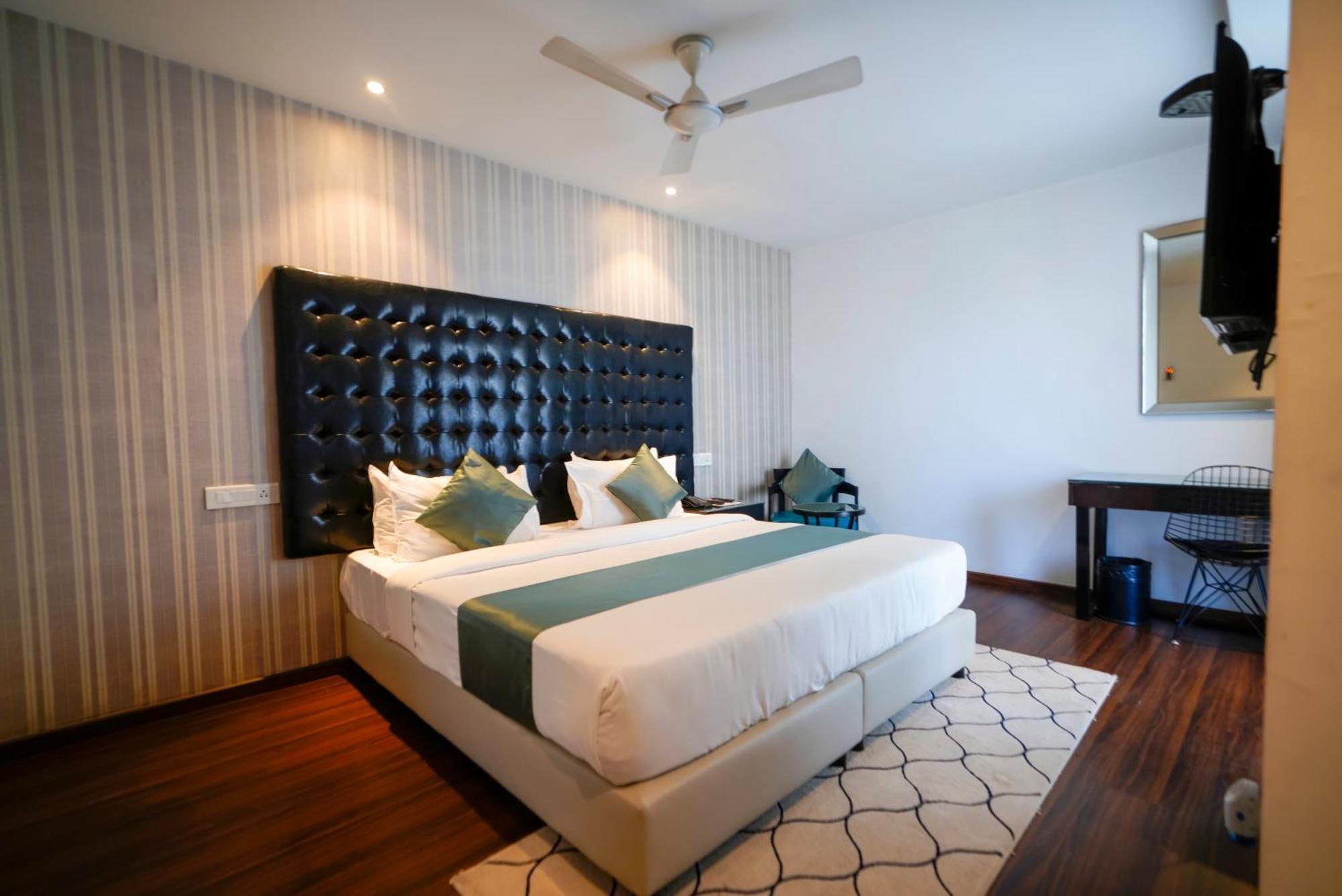 Hotel Deccan Serai, Hitec City, Hyderabad Exterior photo