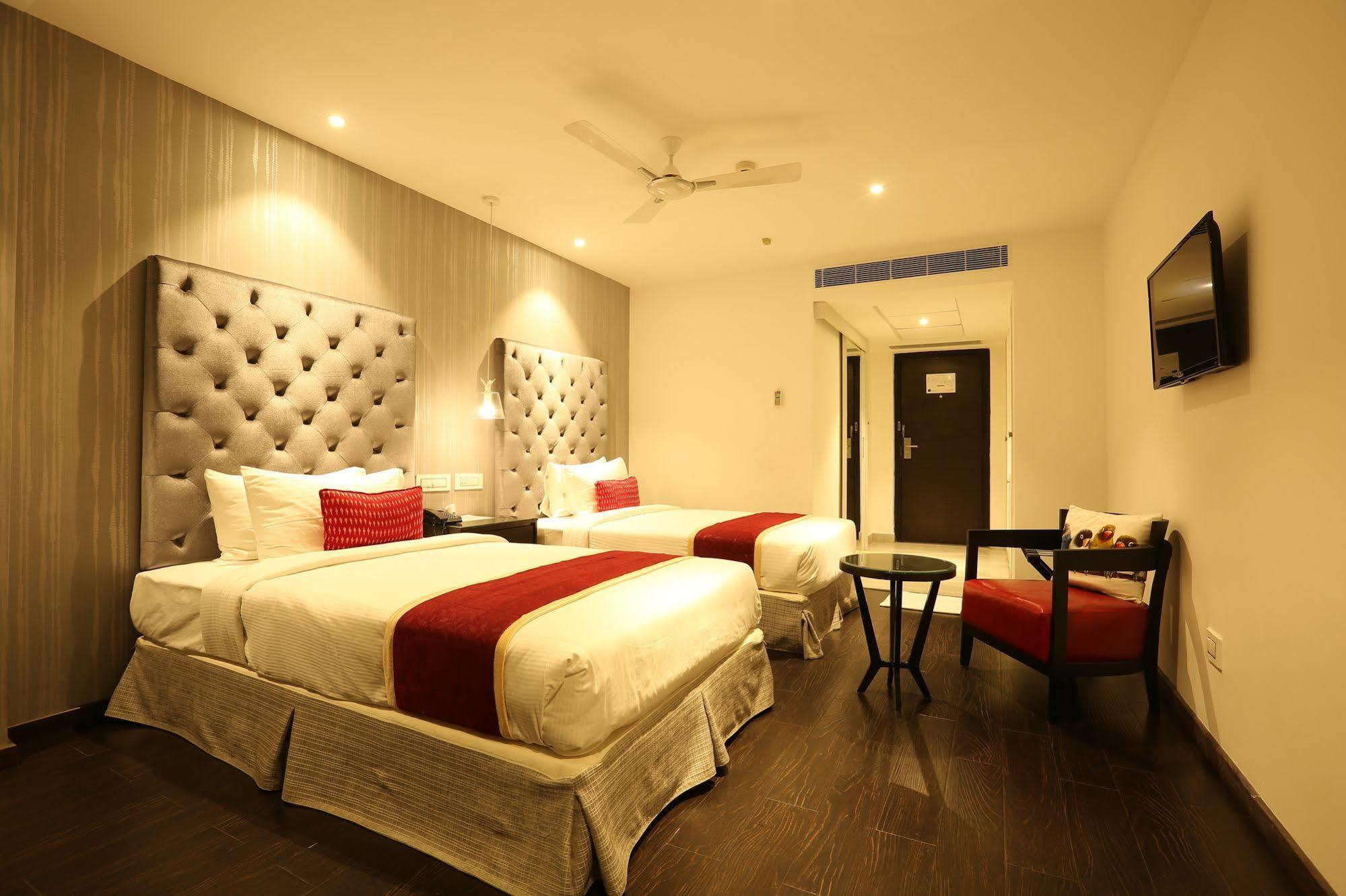 Hotel Deccan Serai, Hitec City, Hyderabad Exterior photo