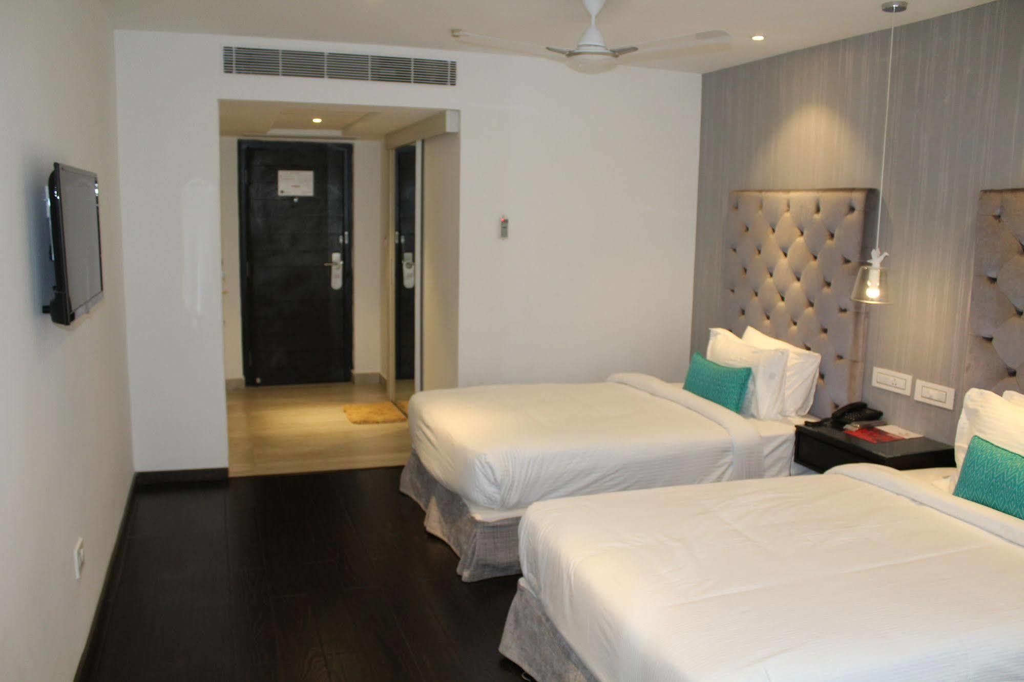 Hotel Deccan Serai, Hitec City, Hyderabad Exterior photo