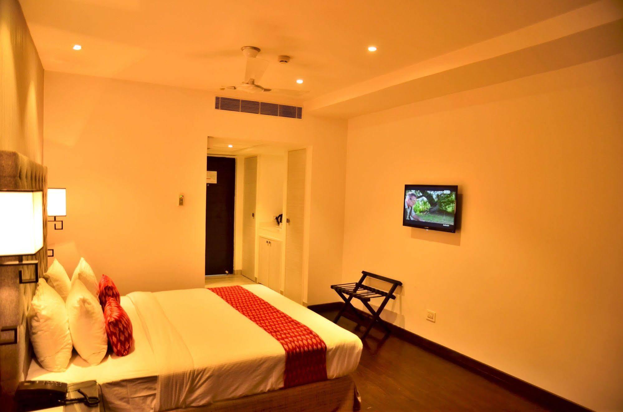 Hotel Deccan Serai, Hitec City, Hyderabad Exterior photo