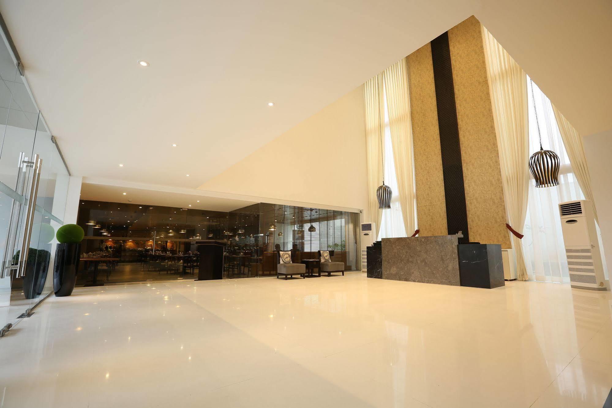 Hotel Deccan Serai, Hitec City, Hyderabad Exterior photo